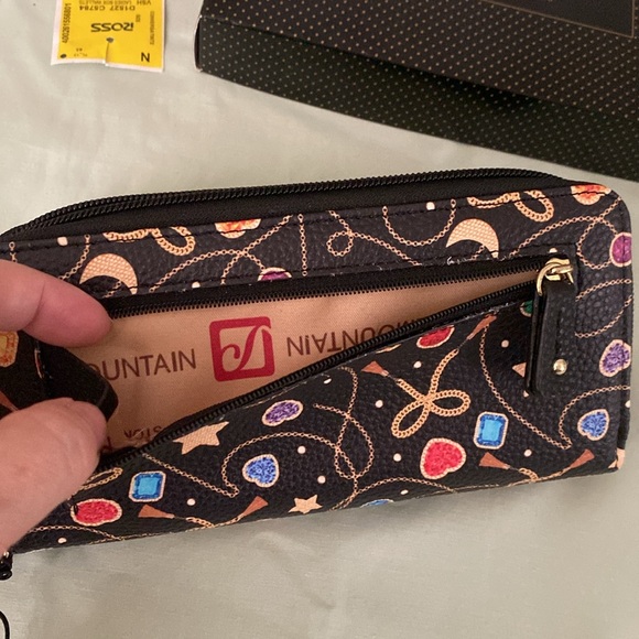 Leather wallet - Picture 16 of 16